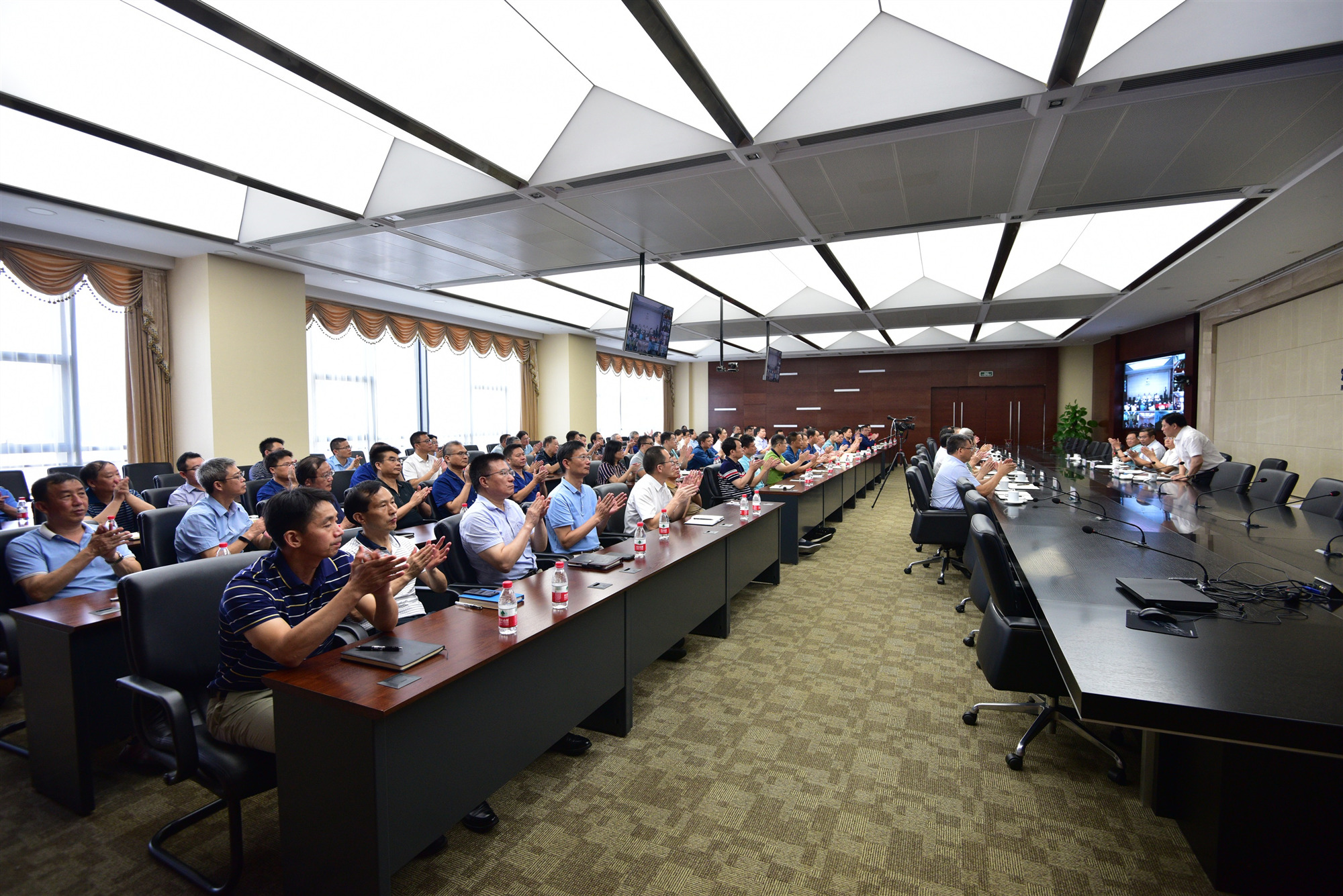 36afff6ba03b42c682bf6a0ebcd6e75d